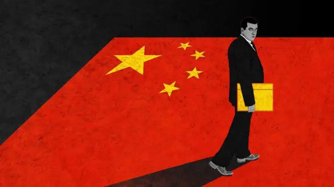 漫画插图：覆盖地面的中国国旗，走在上面一位身穿西装的男子拿着文件夹