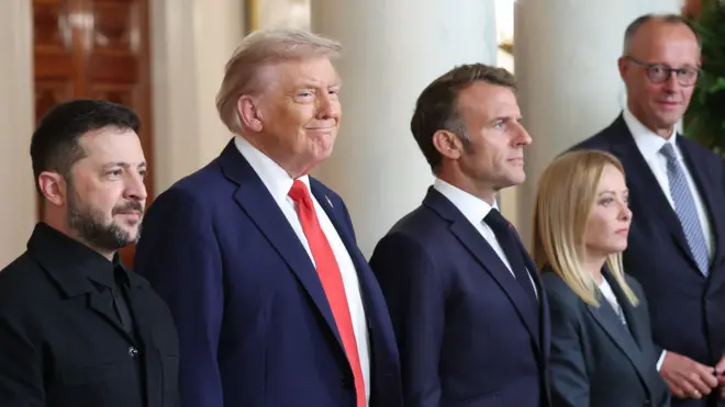 From left to right, Volodymyr Zelensky, Donald Trump, Emmanuel Macron, Giorgia Meloni and Friedrich Merz pose for a photo