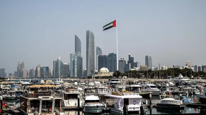 إيران استهدفت مواقع في الإمارات بعد الهجوم الأمريكي الإسرائيلي عليها 