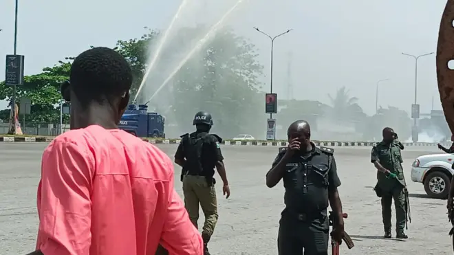 Awọn ọlọpaa nibi iwọde ayajọ EndSARS ni Lekki