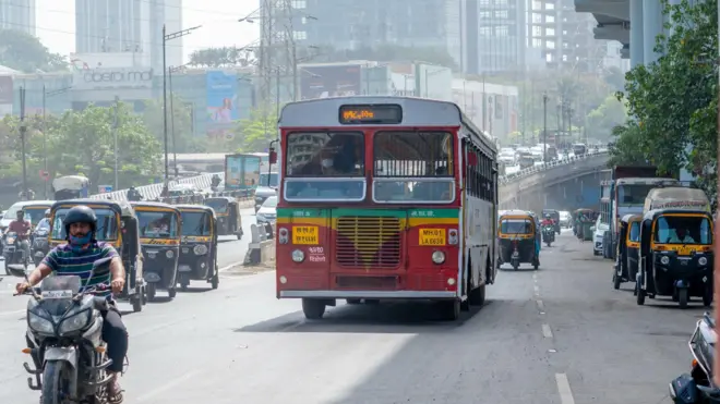 लोकांसमोर वाहतुकीचे नवे पर्याय उपलब्ध आहेत जे बसपेक्षा जलद आहेत.