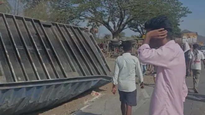 डहाणू तालुक्यात हा अपघात झाला आहे 