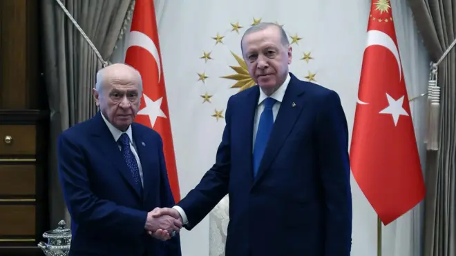 Cumhurbaşkanı ve AKP Genel Başkanı Recep Tayyip Erdoğan, MHP Genel Başkanı Devlet Bahçeli'yi 30 Nisan'da Beştepe'de kabul etti.