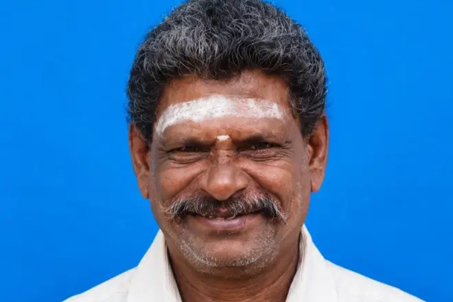 மயானத்தில் புதைத்த சடலத்தை தோண்டி நகையை திருடிய 3 பேர்