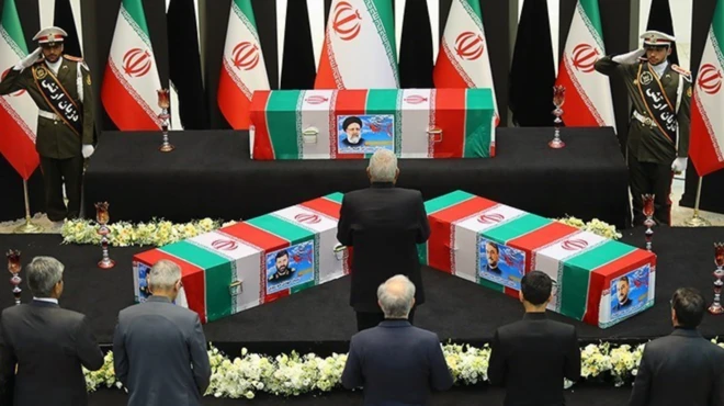 ادای احترام به ابراهیم رئیسی و همراهان