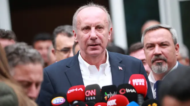 Muharrem İnce basına açıklama yapıyor