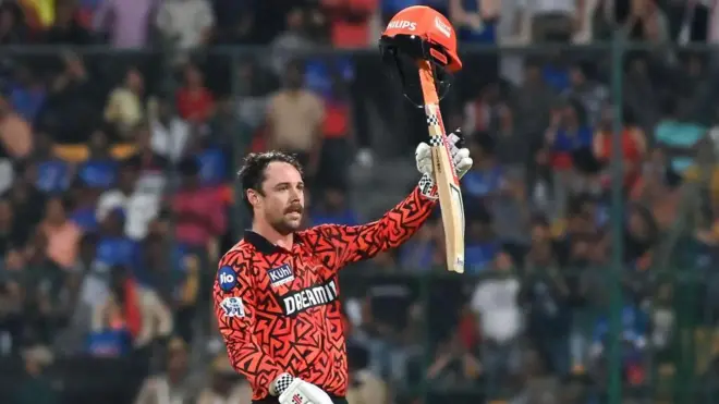 ට්‍රැවිස් හෙඩ් පන්දු 41 කින් ලකුණු 102ක් රැස් කළේය.