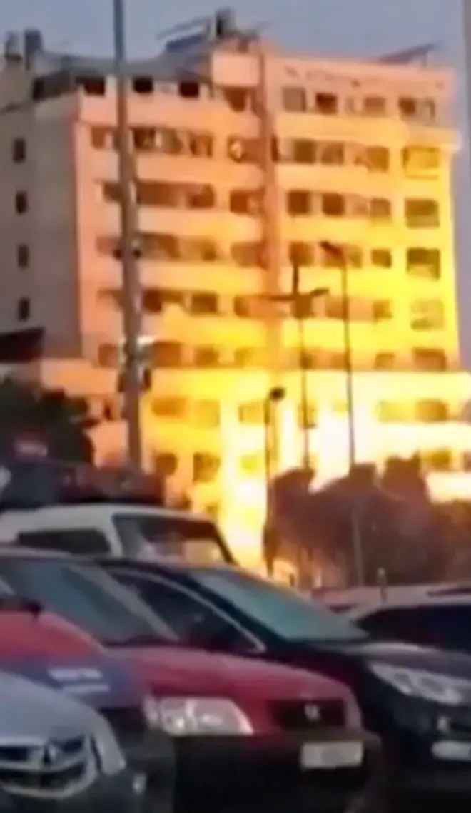 Prédio atacado em Beirute
