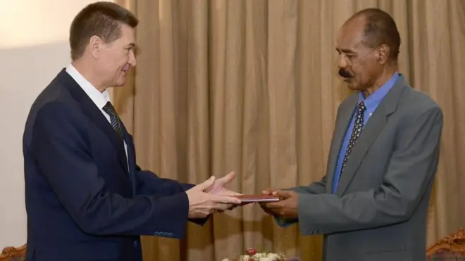 Pirezidanti Isaayyaas Af-warqii, aanga'aa Raashiyaa wlaiin