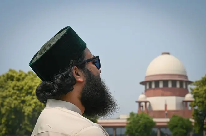 वक्फ कायद्याविरोधातील याचिकांना उत्तर देण्यास केंद्राला आठवड्याची मुदत