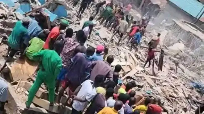 Awọn eeyan to n wo ọja Alaba Rago lẹyin ti ijọba Eko wo