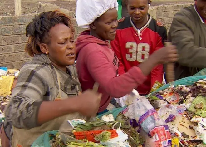Florence Kambua (à gauche)