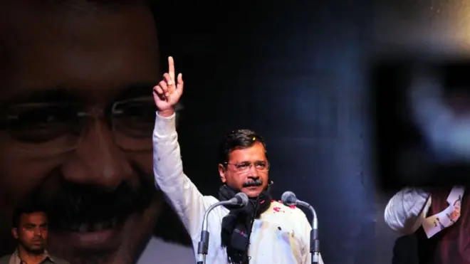 বৃহস্পতিবার রাতে গ্রেফতার করা হয় দিল্লির মুখ্যমন্ত্রী অরবিন্দ কেজরিওয়ালকে।