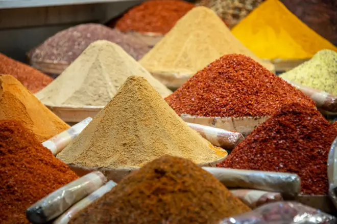 Bəzi qidalar bədən qoxumuza təsir edə bilər. 