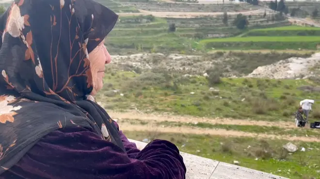 سيدة لبنانية نازحة