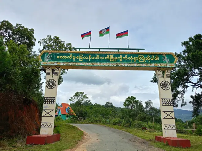 ကန်ပက်လက်မြို့အဝင် မုဒ်ဦး 