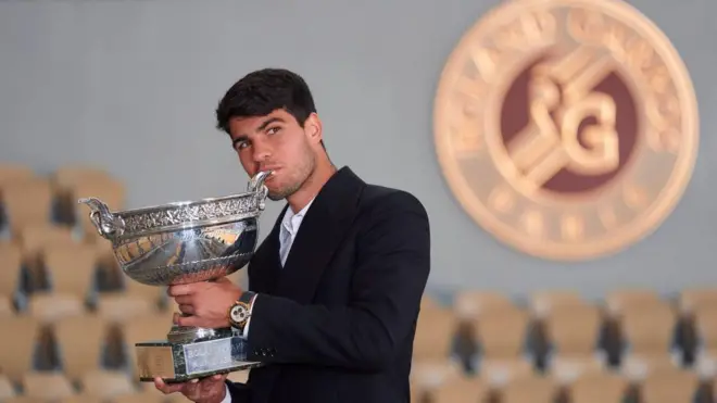 کارلوس آلکاراس جوان‌ترین تنیس‌بازی است که روی سه زمین مختلف گرنداسلم‌ها قهرمان شده است