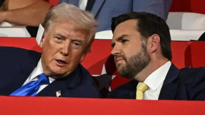 डोनाल्ड ट्रम्प आणि जे डी वेन्स