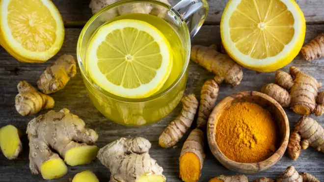 Curcuma longa, curcuma et gingembre, poudre, rhizomes et thé