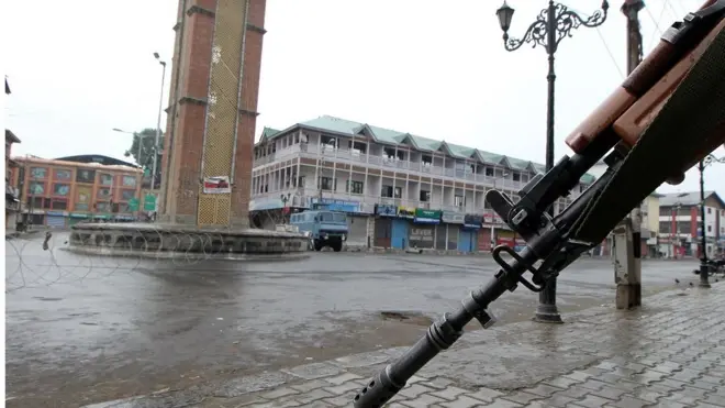 श्रीनगर में कर्फ्यू