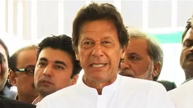 عمران خان کا کہنا تھا کہ پاکستان کی تاریخ میں ایسا کبھی نہیں ہوا کہ ملک کے چیف ایگزیکیٹو کے خلاف فیصلے میں ایسے سخت تبصرے کیے گئے ہوں