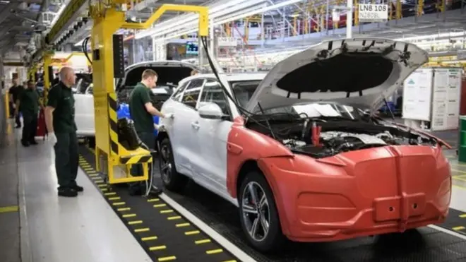 जगुआर लैंडरोवर में भी नौकरियों में कटौती की जा रही है.