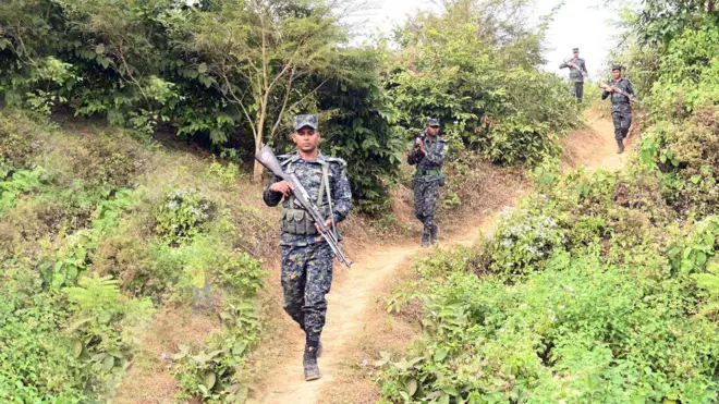 পার্বত্য চট্টগ্রামে কাজ করছেন আনসার ব্যাটালিয়ন সদস্যরা। 