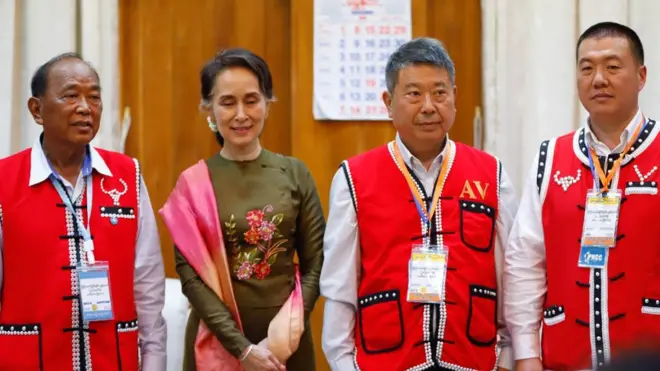 ဒေါ်အောင်ဆန်းစုကြည်နဲ့ ၀ ခေါင်းဆောင်များ