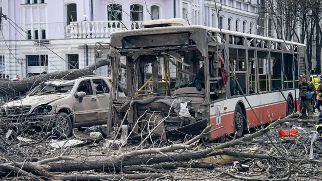 ఆదివారం నాటి దాడిలో బస్సు డ్రైవర్‌తో సహా కొంతమంది ప్రయాణికులు చనిపోయారు