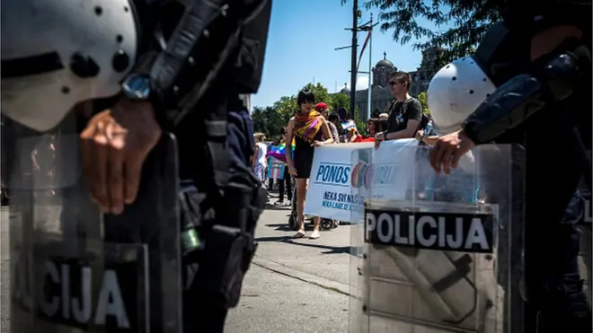 Samo 11 odsto ispitanih odnos policije ocenjuje kao „podržavajući"