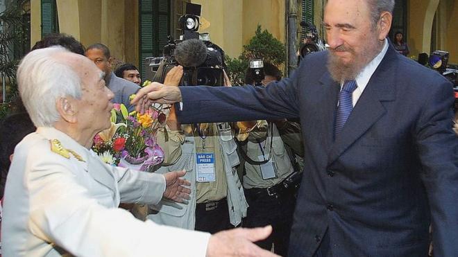 BBC giới thiệu đoạn phim tư liệu hình ảnh cựu Chủ tịch Cuba Fidel Castro gặp Đại tướng Võ Nguyên Giáp tại Hà Nội năm 2003.