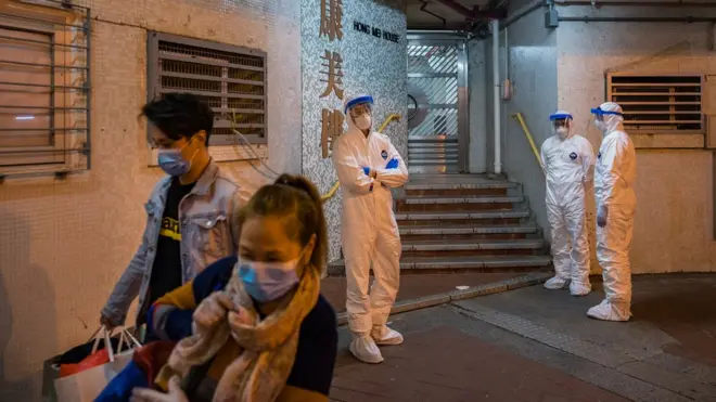 港府基於安全理由，要求該座大廈所有07號單位的住戶撤離至檢疫中心，涉及約30多個家庭。