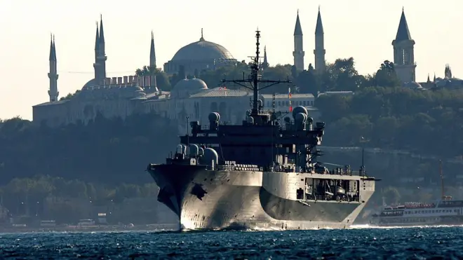 Військовий корабель США проходить Босфор (архівне фото)