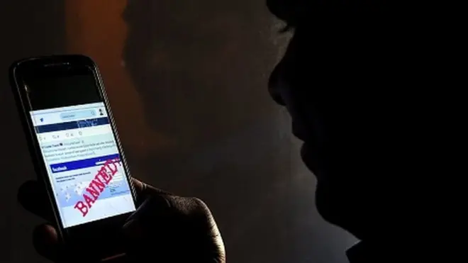 ෆේස්බුක් තහනම "සිකුරාදා දිනයේ ඉවතට"