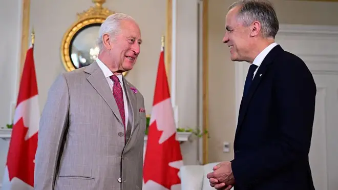 Carlos III con el primer ministro canadiense Mark Carney.