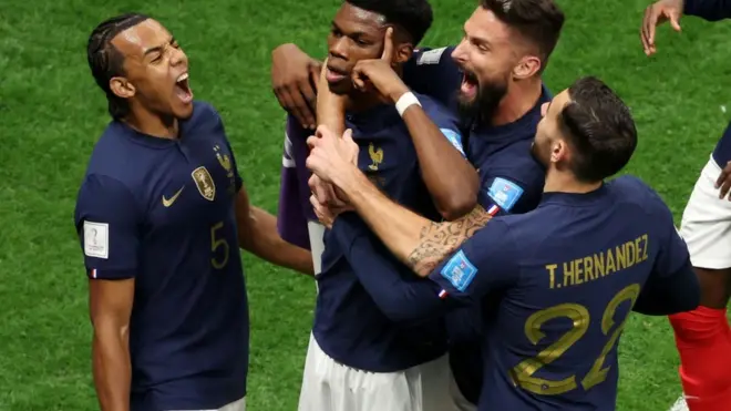 فرنسا تحتفي بالفوز