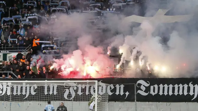 "Rest in peace, Tommy": Far-right fans staged a spectacular display just before the match