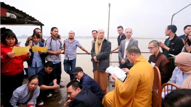 Thượng tọa Thích Chân Quang chủ trì lễ phóng sinh hôm 5/2