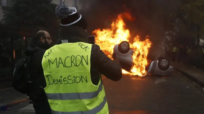 احتجاجات السترات الصفراء