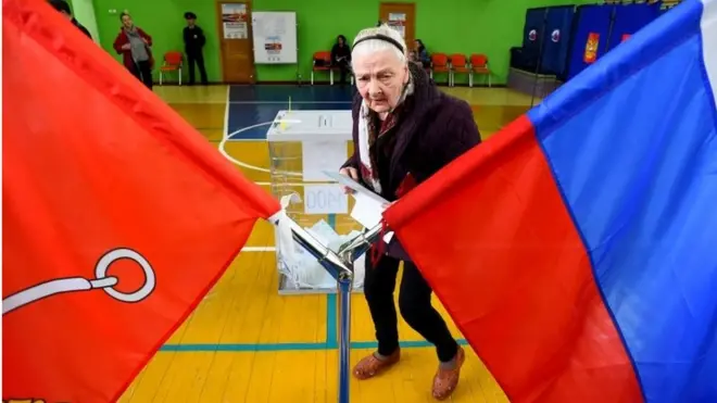A woman votes in St Petersburg, Russia. Photo: 8 September 2019