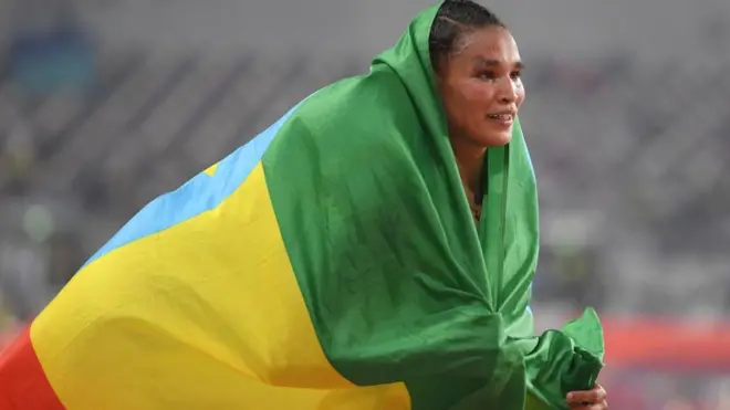 Latasanbat Giday Shaampiyoonaa Atileetiksii Addunyaa Dohaa bara 2019 dorgomame irratti 10,000m’n lammaffaa baatee gammachuu ishee yoo ibsattu