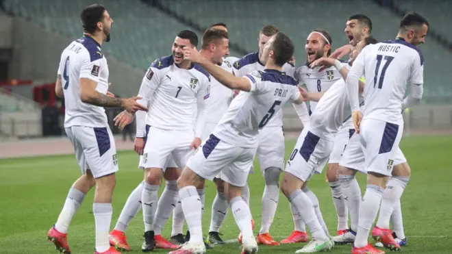 Trenutak tokom proslave Mitrovićevog gola, kada su reprezentativci na nekoliko sekundi ponovo zaigrali Mafiju