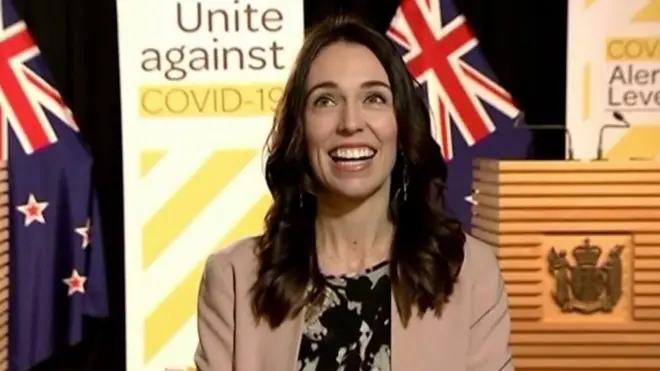 رئيسة وزراء نيوزيلندا هادئة خلال زلزال أثناء بث حي