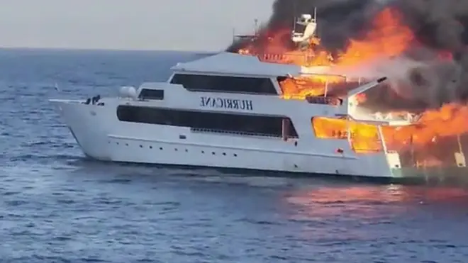 حرق على متن مركب في المياه الإقليمية المصرية في البحر الأحمر