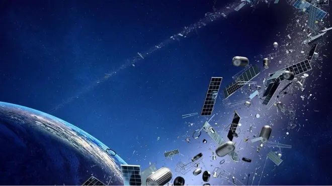 بعض مخلفات الفضاء