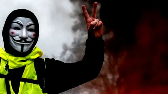 ફ્રાન્સમાં દેખાવ કરનારની તસવીર