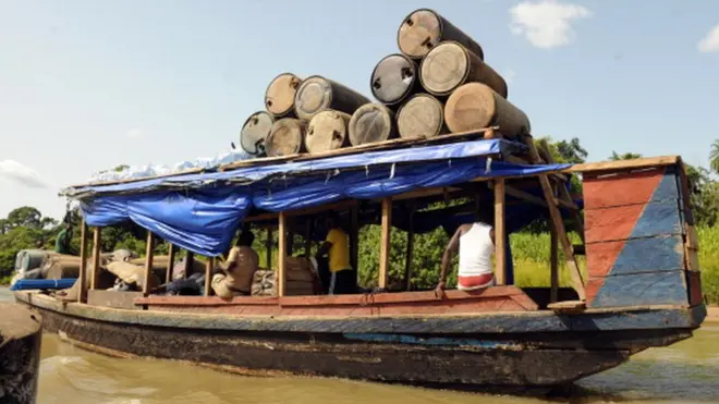 Bayelsa dey get fight-fight from time to time; for here, illegal oil refineries dey carry oil inside jerry cans to black market, on 11 April 2013