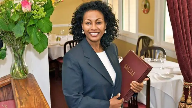 መንበረ አክሊሉ በሬስቶራንቷ