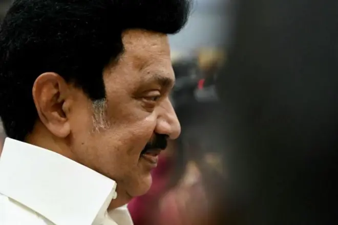 தேர்தல் முடிவுகளுக்குப் பின் திமுக தலைமையகமான அண்ணா அறிவாலயத்தில் திமுக தொண்டர்கள்