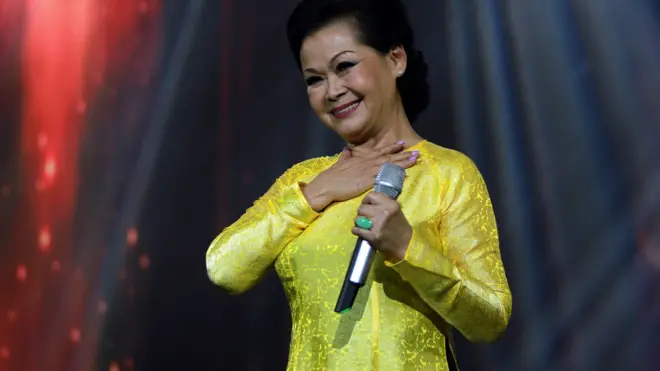 Với Khánh Ly, hát phải coi như một tôn giáo của riêng mình.